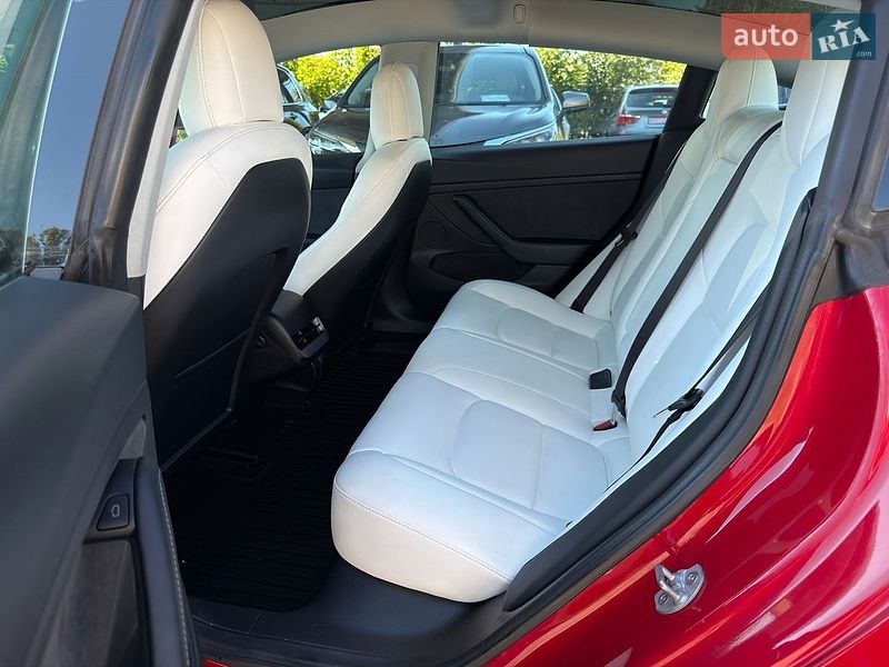 Седан Tesla Model 3 2021 в Виннице