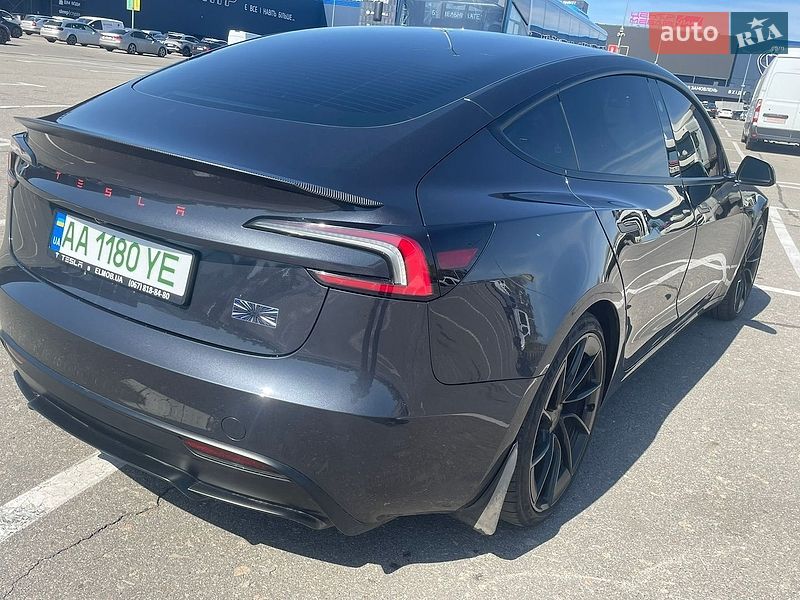 Седан Tesla Model 3 2024 в Киеве