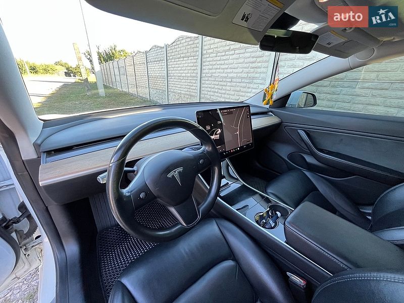 Седан Tesla Model 3 2018 в Полтаве