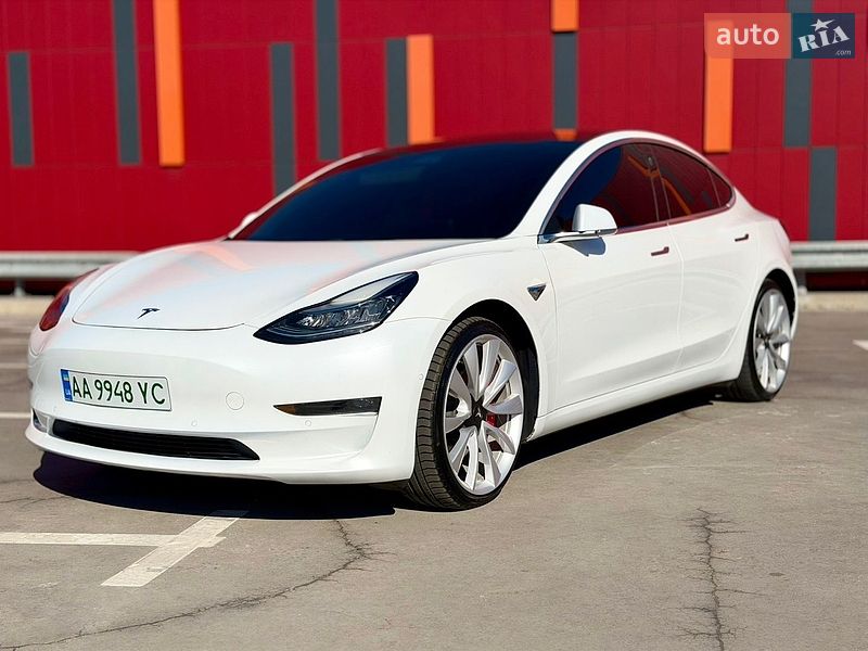 Седан Tesla Model 3 2018 в Киеве