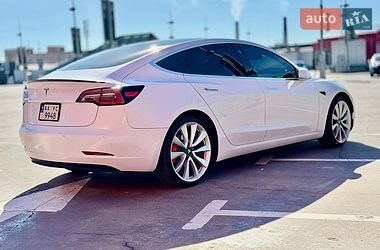 Седан Tesla Model 3 2018 в Киеве