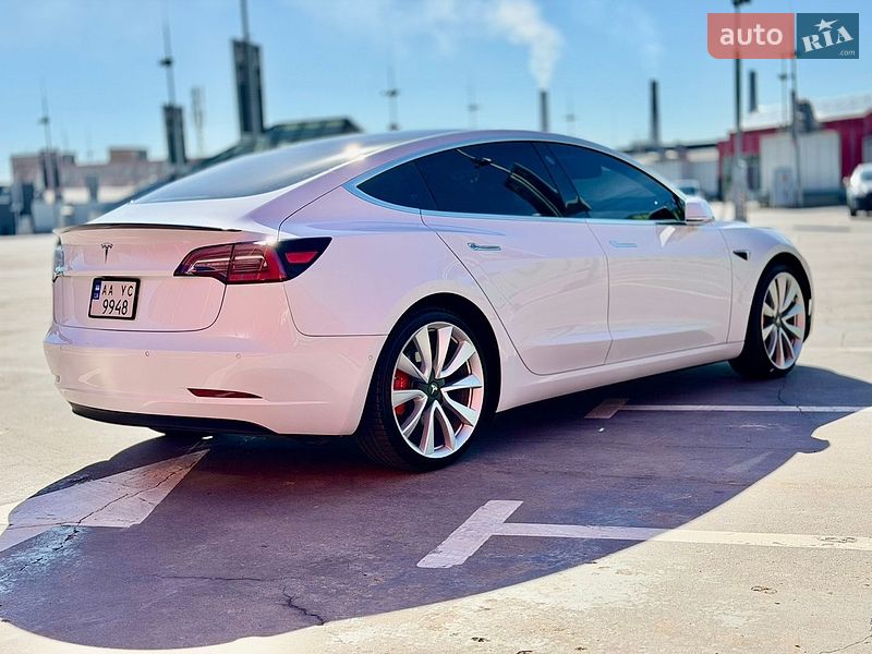 Седан Tesla Model 3 2018 в Киеве