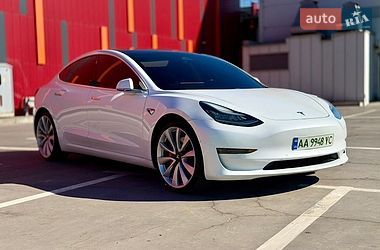 Седан Tesla Model 3 2018 в Киеве