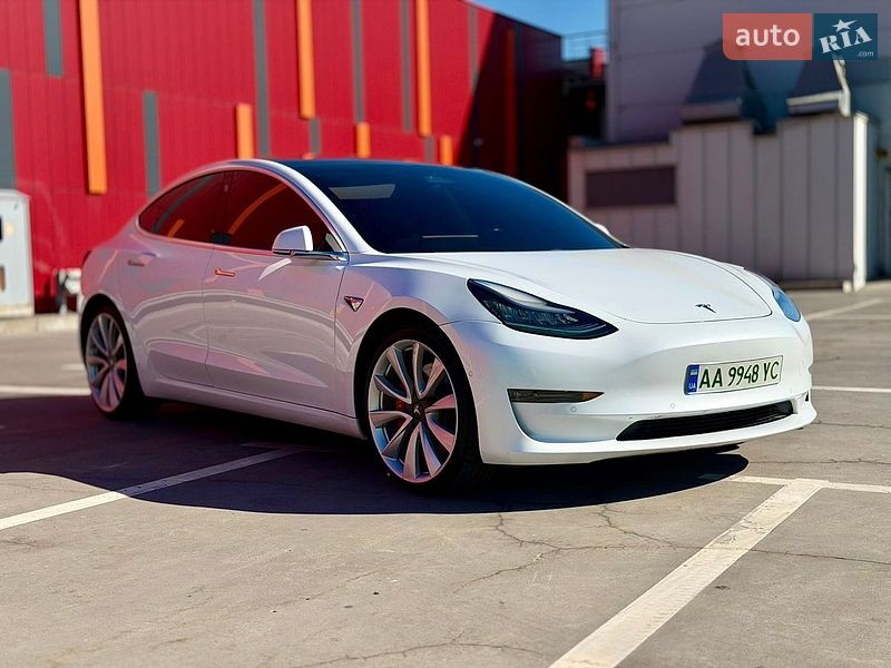 Седан Tesla Model 3 2018 в Киеве