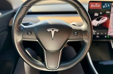 Седан Tesla Model 3 2018 в Киеве