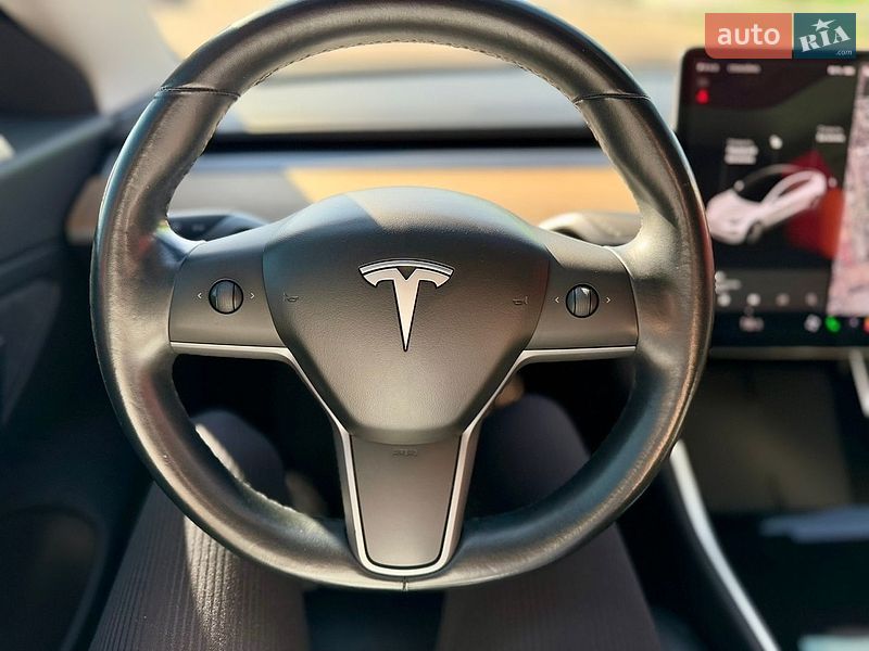 Седан Tesla Model 3 2018 в Киеве