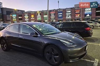 Седан Tesla Model 3 2020 в Львові