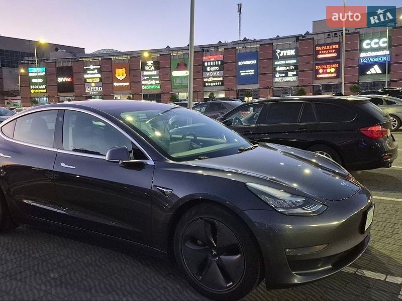 Седан Tesla Model 3 2020 в Львові