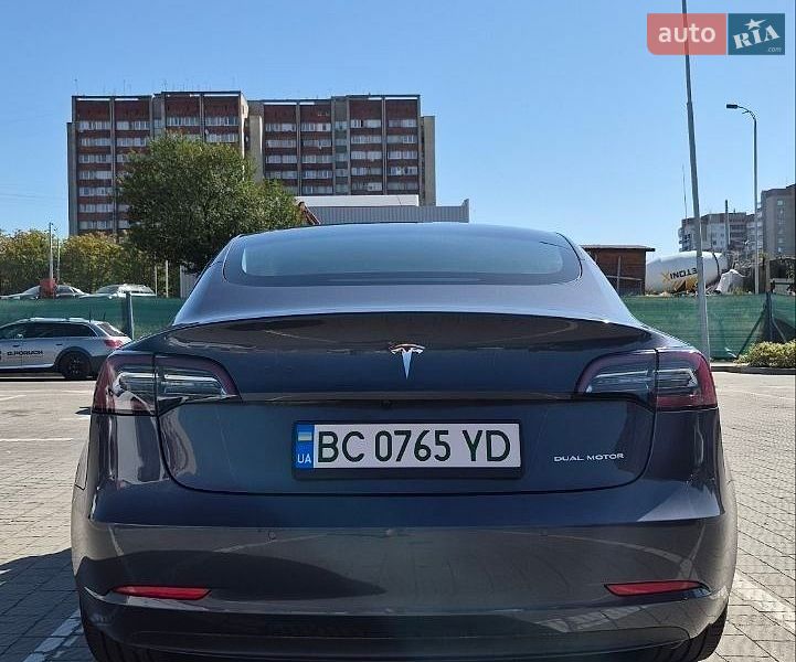 Седан Tesla Model 3 2020 в Львові