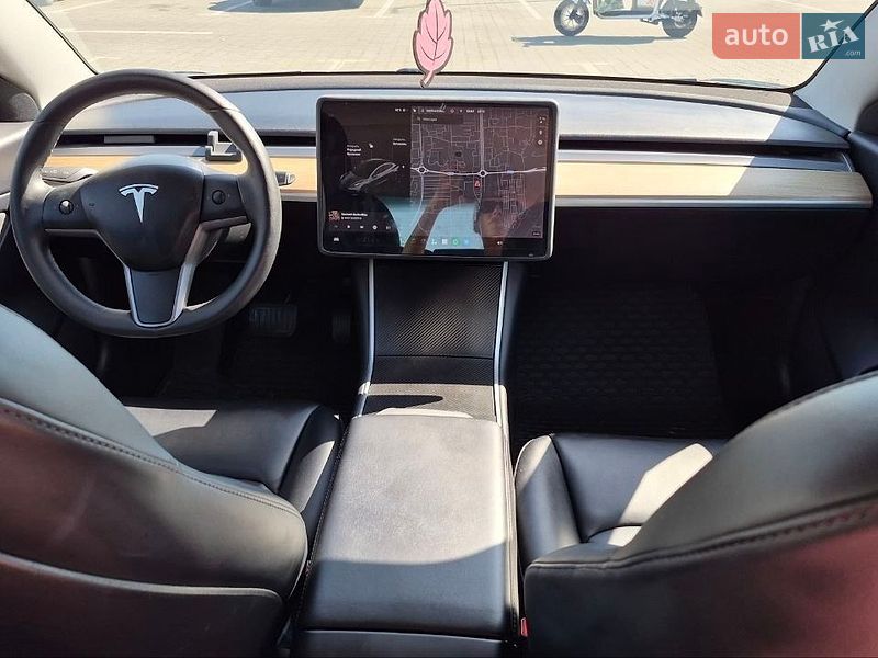 Седан Tesla Model 3 2020 в Львові