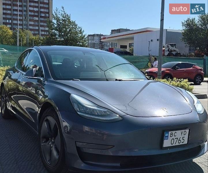Седан Tesla Model 3 2020 в Львові