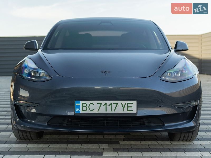 Седан Tesla Model 3 2021 в Львове