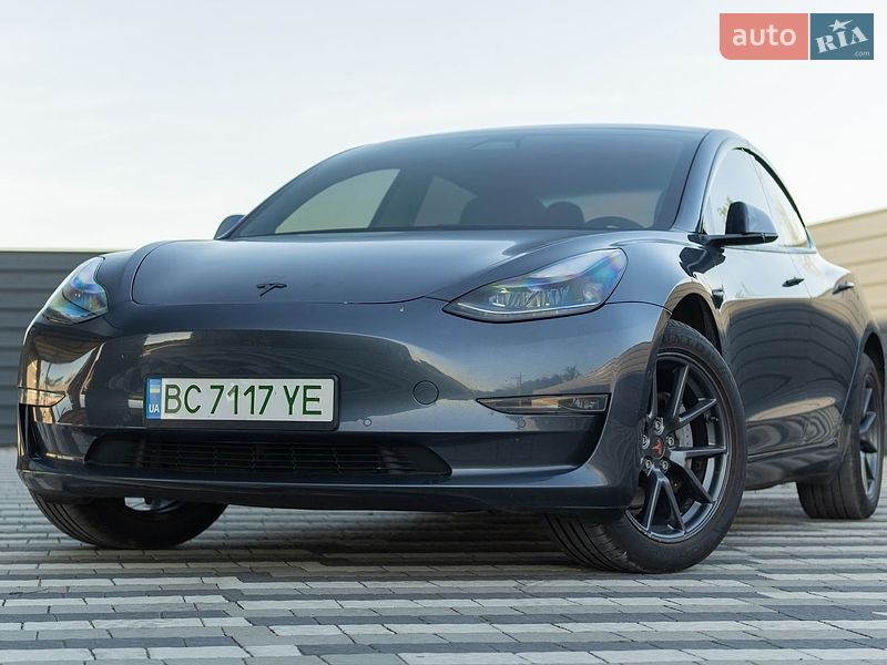 Седан Tesla Model 3 2021 в Львове