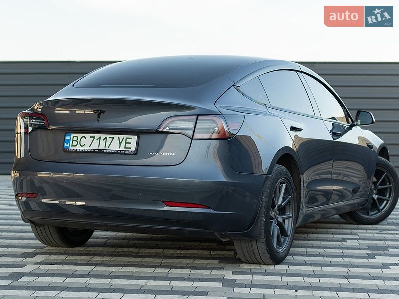 Седан Tesla Model 3 2021 в Львове