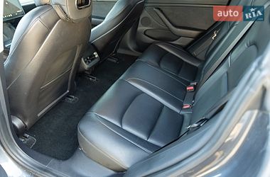 Седан Tesla Model 3 2021 в Львове