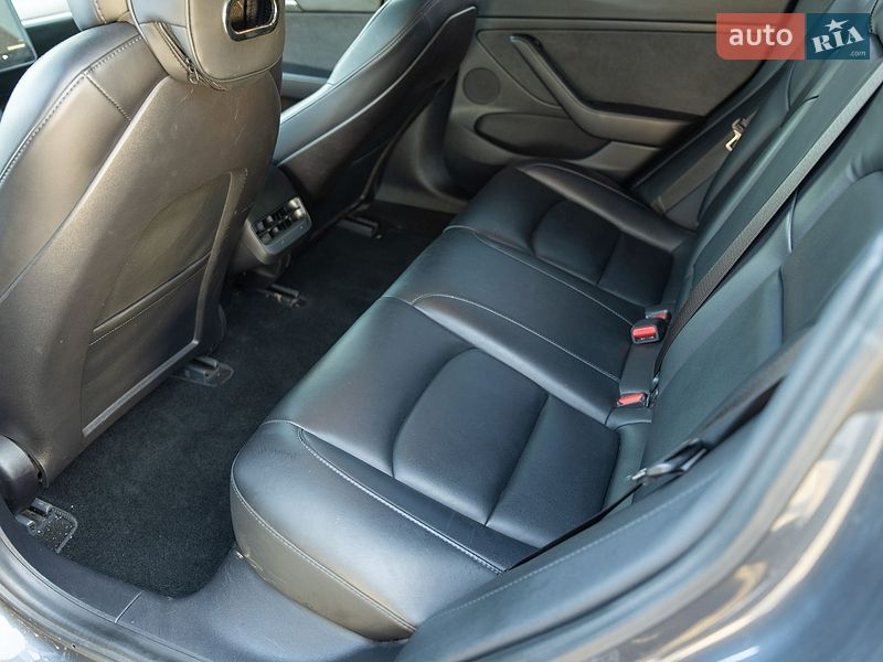 Седан Tesla Model 3 2021 в Львове