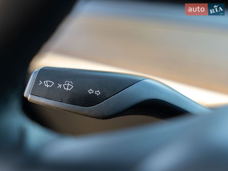 Седан Tesla Model 3 2021 в Львове
