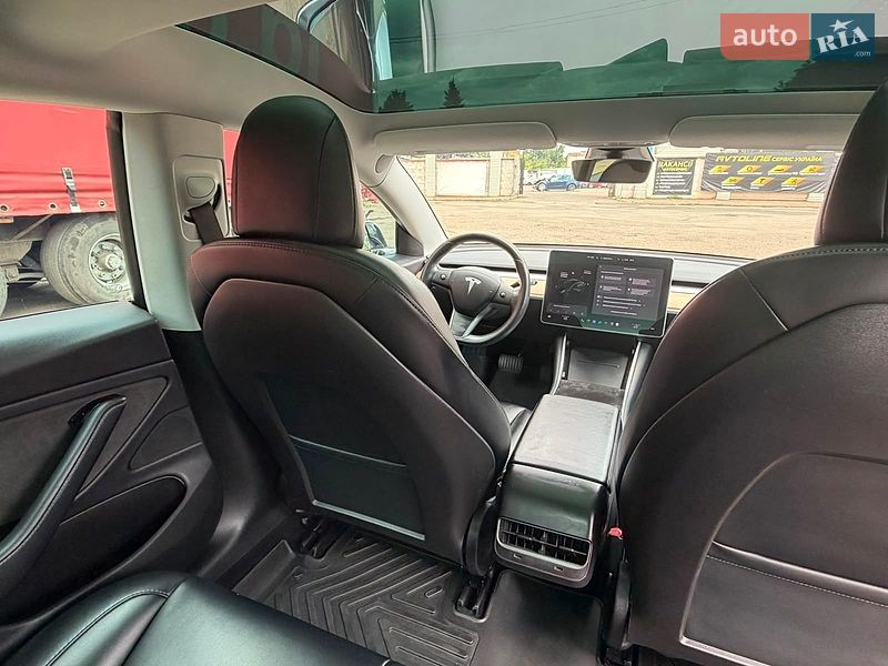 Седан Tesla Model 3 2019 в Кривому Розі