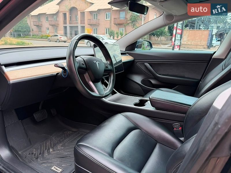 Седан Tesla Model 3 2019 в Кривому Розі