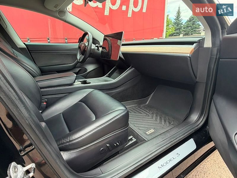 Седан Tesla Model 3 2019 в Кривому Розі