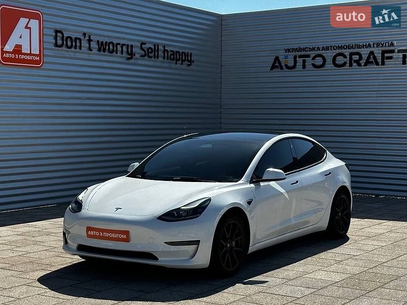 Седан Tesla Model 3 2022 в Черкассах
