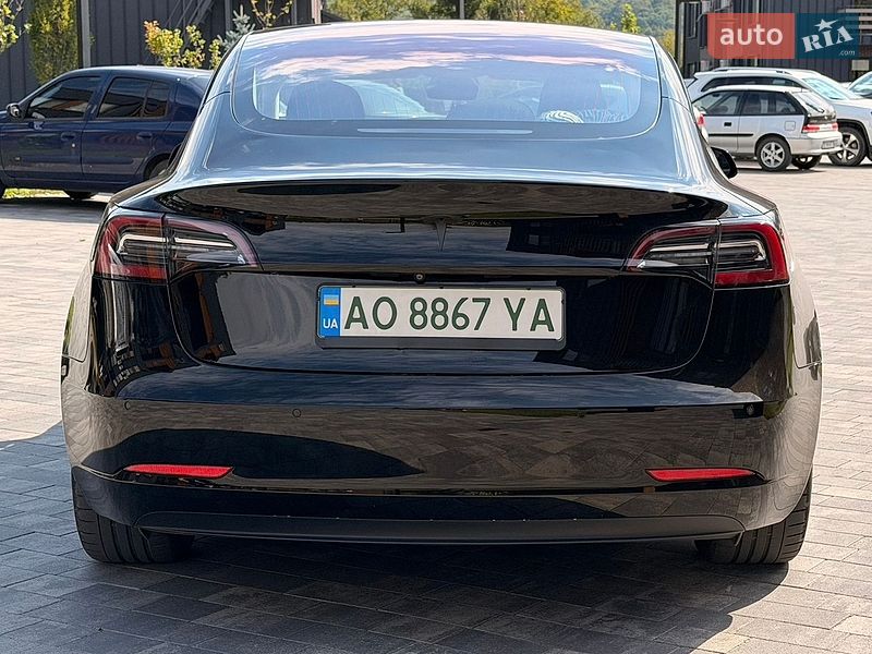 Седан Tesla Model 3 2018 в Ужгороде