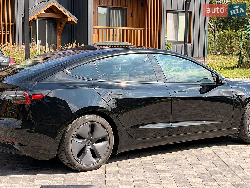 Седан Tesla Model 3 2018 в Ужгороде