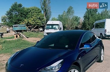 Седан Tesla Model 3 2020 в Львові