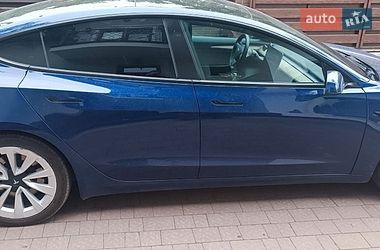 Седан Tesla Model 3 2022 в Львове