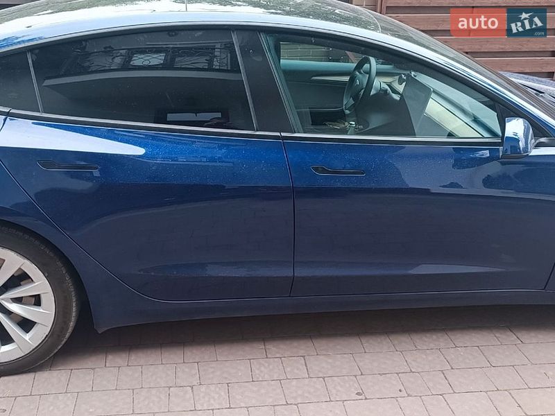 Седан Tesla Model 3 2022 в Львове