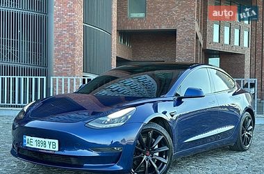 Седан Tesla Model 3 2019 в Дніпрі