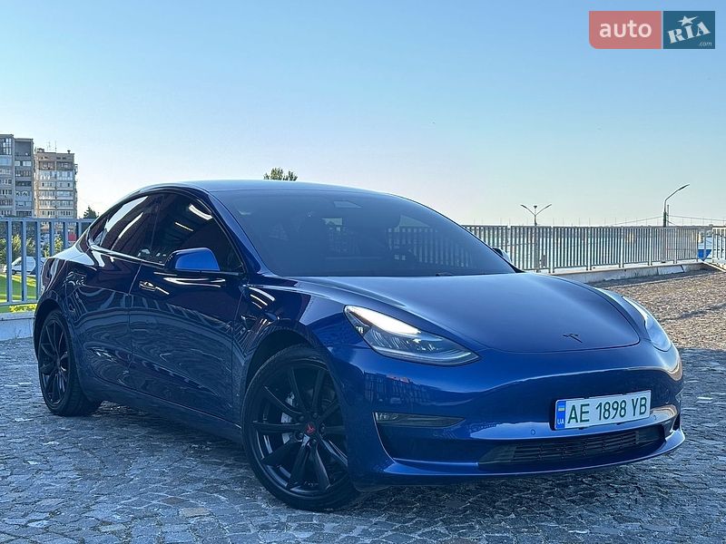 Седан Tesla Model 3 2019 в Дніпрі