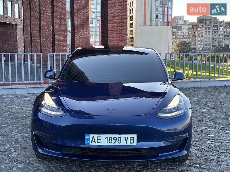 Седан Tesla Model 3 2019 в Дніпрі