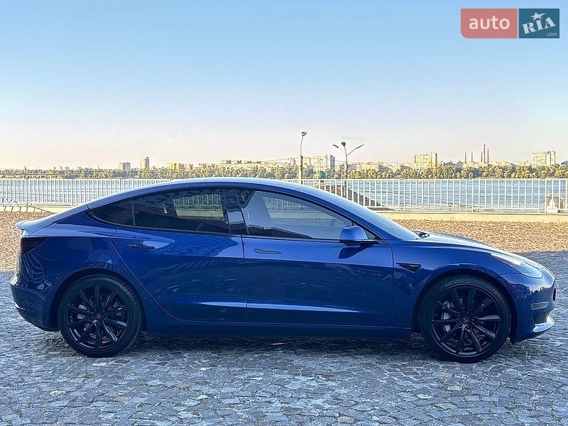 Седан Tesla Model 3 2019 в Дніпрі
