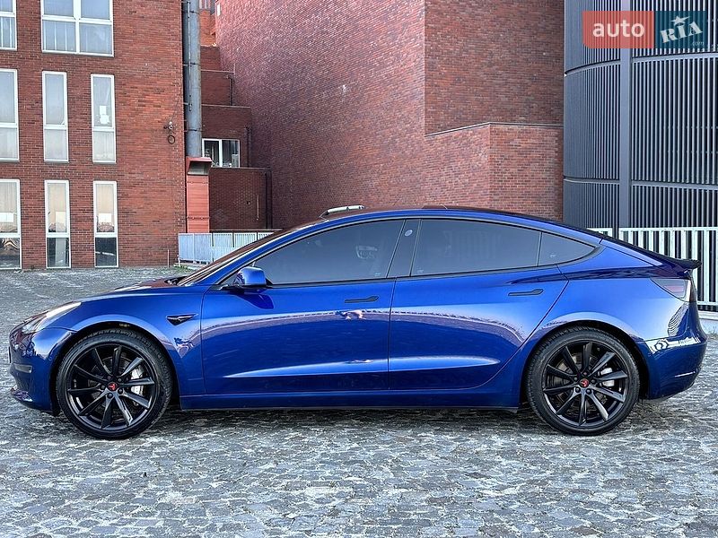 Седан Tesla Model 3 2019 в Дніпрі