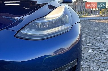 Седан Tesla Model 3 2019 в Дніпрі
