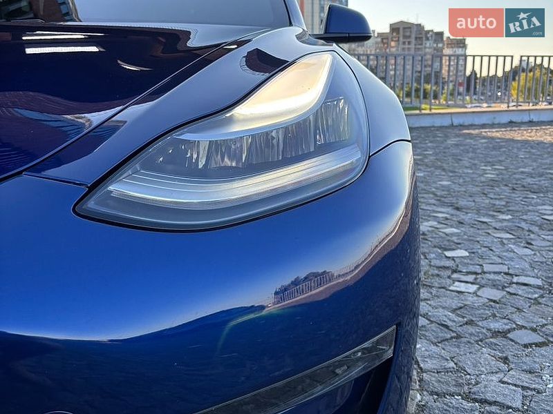 Седан Tesla Model 3 2019 в Дніпрі