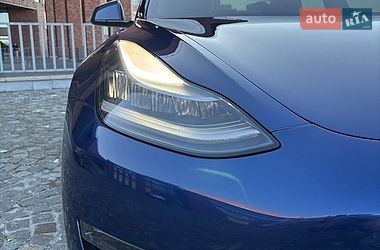 Седан Tesla Model 3 2019 в Дніпрі