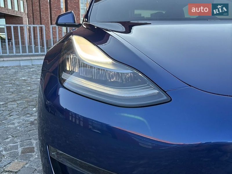 Седан Tesla Model 3 2019 в Дніпрі
