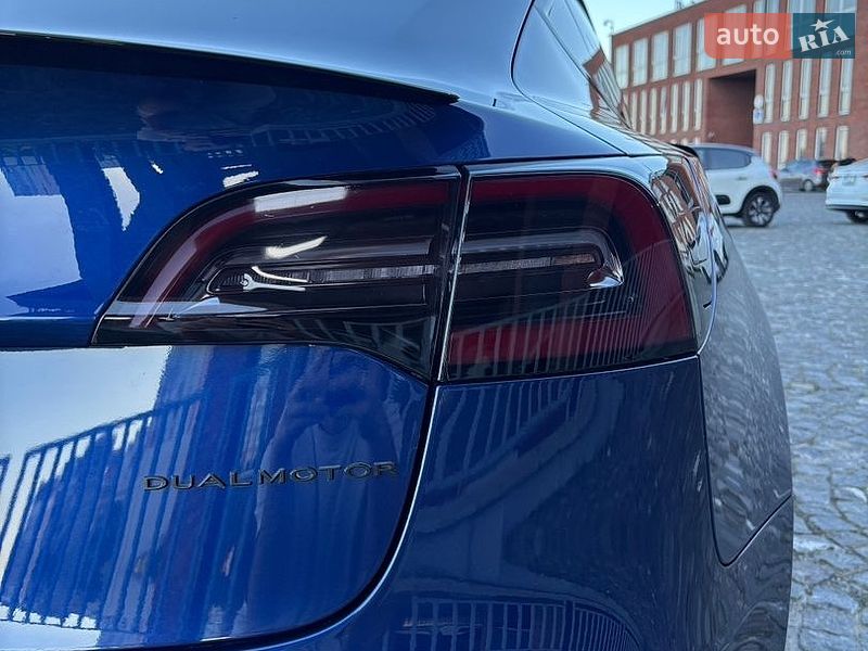 Седан Tesla Model 3 2019 в Дніпрі