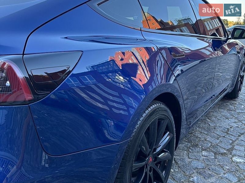 Седан Tesla Model 3 2019 в Дніпрі