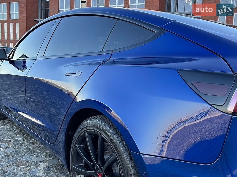 Седан Tesla Model 3 2019 в Дніпрі