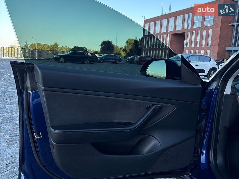 Седан Tesla Model 3 2019 в Дніпрі