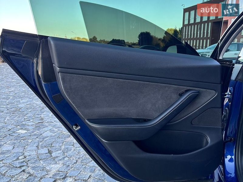 Седан Tesla Model 3 2019 в Дніпрі