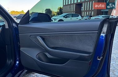 Седан Tesla Model 3 2019 в Дніпрі