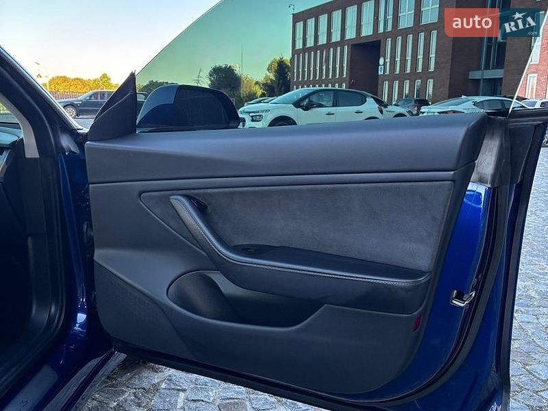 Седан Tesla Model 3 2019 в Дніпрі