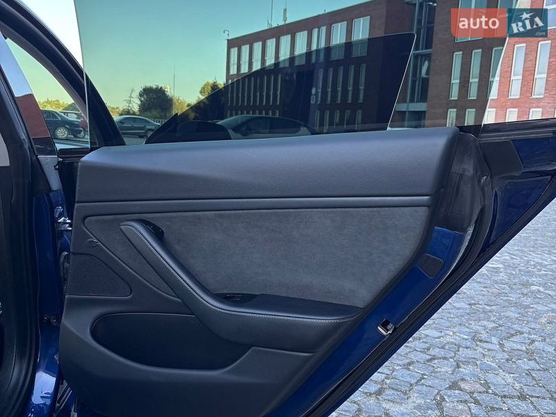 Седан Tesla Model 3 2019 в Дніпрі