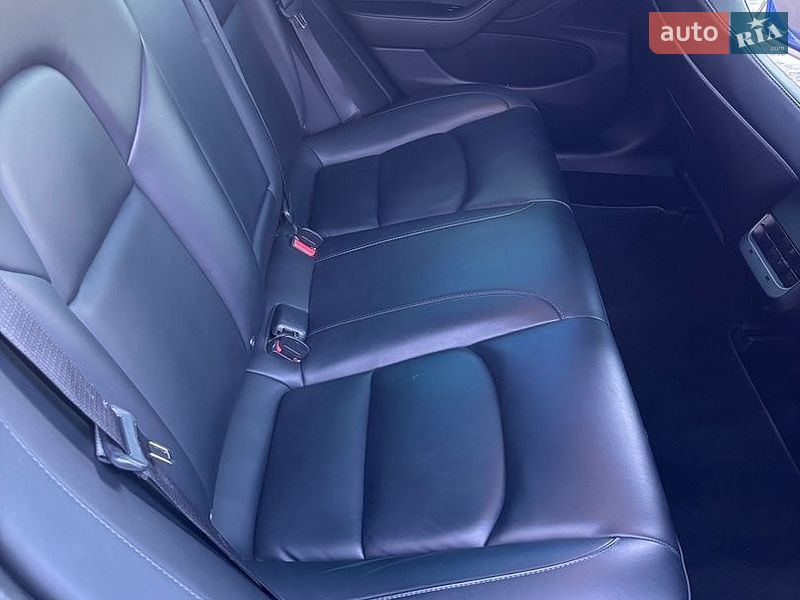 Седан Tesla Model 3 2019 в Дніпрі