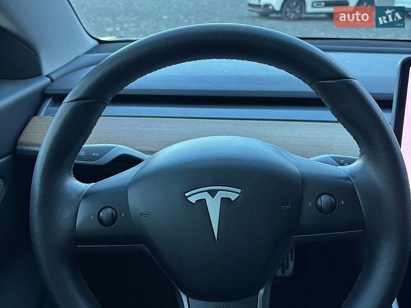 Седан Tesla Model 3 2019 в Дніпрі