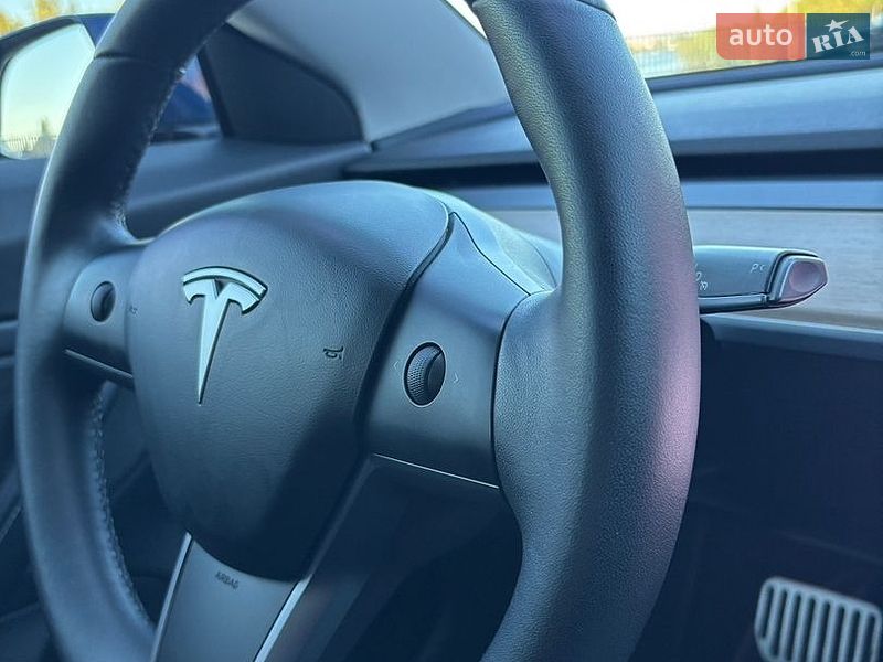 Седан Tesla Model 3 2019 в Дніпрі